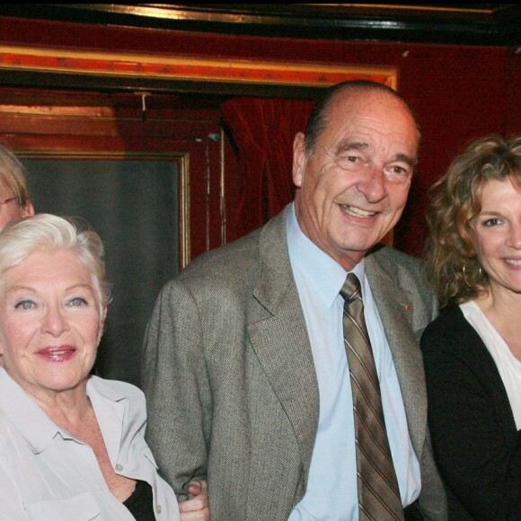 Anne Le Nen, Calude Chirac, Line Renaud, Jacques Chirac, Michèle Laroque et Muriel Robin - Générale des "Fugueuses" au théâtre des Variétés le 8 octobre 2007.