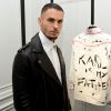 Baptiste Giabiconi assiste au vernissage de l'exposition "A Tribute to Karl Lagerfeld: The White Shirt Project". Paris, le 25 septembre 2019.