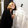 Kaia Gerber assiste au vernissage de l'exposition "A Tribute to Karl Lagerfeld: The White Shirt Project". Paris, le 25 septembre 2019.