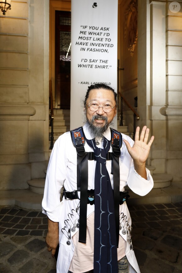 Takashi Murakami assiste au vernissage de l'exposition "A Tribute to Karl Lagerfeld: The White Shirt Project". Paris, le 25 septembre 2019.