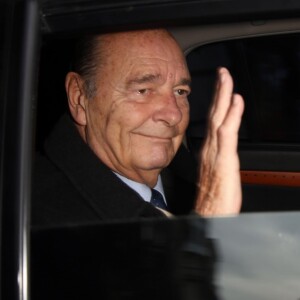 Jacques Chirac, qui fête son 80e anniversaire, quitte son domicile en voiture. Le 29 novembre 2012