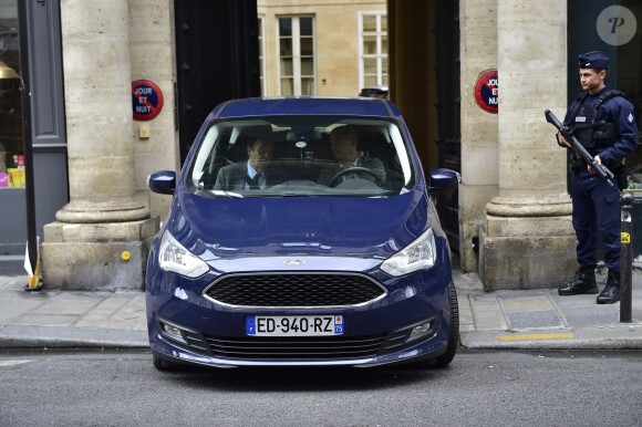 Ambiance devant le domicile de Jacques Chirac le jour de l'annonce de son décès. Paris, le 26 septembre 2019. © JB Autissier / Panoramic / Bestimage