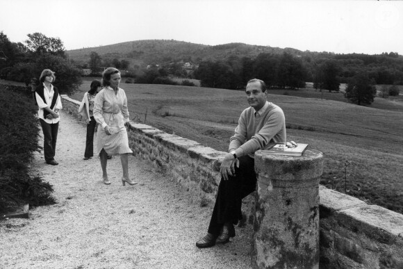 Jacques Chirac le 30 août 1976, apres sa démission de Premier ministre du gouvernement de Giscard d'Estaing, démission annoncée le 25 aout 1976. Jacques Chirac se repose en famille au chateau de Bity a Sarran en Correze, avec son épouse Bernadette et ses deux filles Claude et Laurence. - Photo by Buthaud/ANDBZ/ABACAPRESS.COM