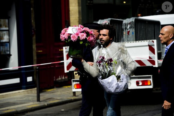 Ambiance devant le domicile de Jacques Chirac le jour de l'annonce de son décès. Paris, le 26 septembre 2019. © JB Autissier / Panoramic / Bestimage