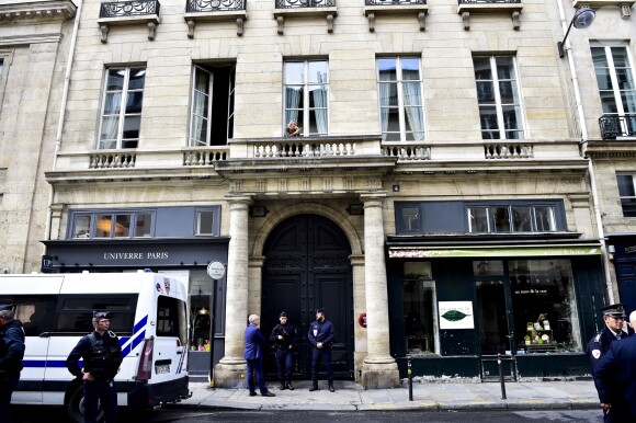 Ambiance devant le domicile de Jacques Chirac le jour de l'annonce de son décès. Paris, le 26 septembre 2019. © JB Autissier / Panoramic / Bestimage