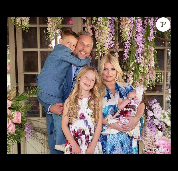Jessica Simpson est la femme d'Eric Johnson. Ensemble ils ont trois enfants : Ace Knute (5 ans), Maxwell Drew (6 ans) et Birdie Mae née le 19 mars 2019.