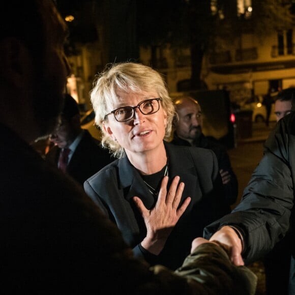 Claude Chirac très émue et son mari Frédéric Salat-Baroux ont tenu à remercier les Français qui faisaient la queue pour se rendre aux Invalides pour rendre un dernier Hommage à Jacques Chirac le 29 septembre 2019. © Cyril Moreau/Bestimage