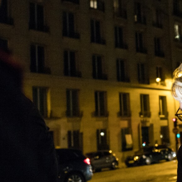 Claude Chirac très émue et son mari Frédéric Salat-Baroux ont tenu à remercier les Français qui faisaient la queue pour se rendre aux Invalides pour rendre un dernier Hommage à Jacques Chirac le 29 septembre 2019. © Cyril Moreau/Bestimage