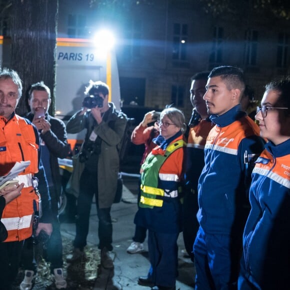 Claude Chirac très émue et son mari Frédéric Salat-Baroux ont tenu à remercier les Français qui faisaient la queue pour se rendre aux Invalides pour rendre un dernier Hommage à Jacques Chirac le 29 septembre 2019. © Cyril Moreau/Bestimage