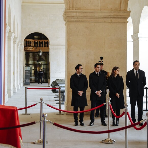 Claude Chirac, son fils Martin Rey-Chirac, son mari Fréderic Salat-Baroux et les enfants de Fréderic : Alexandre, Nicolas et Esther - Cérémonie inter-religieuse et Recueillement populaire en hommage au président Jacques Chirac dans la cour des Invalides à Paris le 29 Septembre 2019. © Kamil Zihnioglu/ Pool / Bestimage
