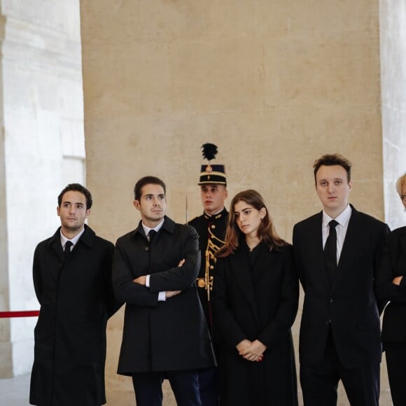 Claude Chirac, son fils Martin Rey-Chirac, son mari Fréderic Salat-Baroux et les enfants de Fréderic: Alexandre, Nicolas et Esther - Cérémonie inter-religieuse et Recueillement populaire en hommage au président Jacques Chirac dans la cour des Invalides à Paris le 29 Septembre 2019. Des milliers de personnes se pressent et attendent des heures pour pouvoir se recueillir devant le cercueil de l'ancien président de la république. © Kamil Zihnioglu/ Pool / Bestimage