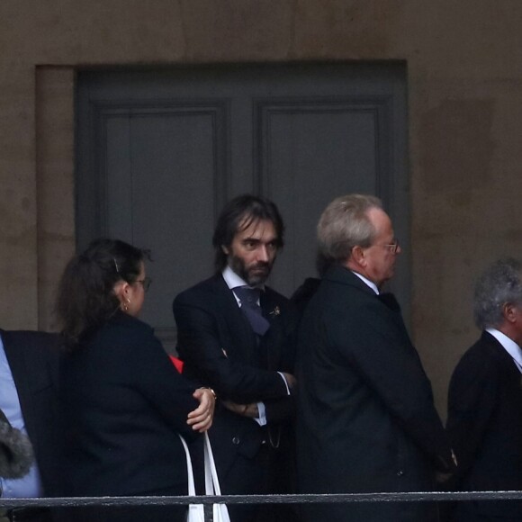 Cédric Villani, Renaud Donnedieu de Vabres, Laurent Dassault - Recueillement populaire en hommage au président Jacques Chirac dans la cour des Invalides à Paris le 29 Septembre 2019. Des milliers de personnes se pressent et attendent des heures pour pouvoir se recueillir devant le cercueil de l'ancien président de la république. © Dominique Jacovides - Cyril Moreau / Bestimage