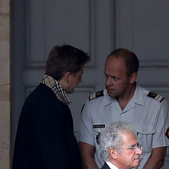 Cédric Villani, Renaud Donnedieu de Vabres et Laurent Dassault - Recueillement populaire en hommage au président Jacques Chirac dans la cour des Invalides à Paris le 29 Septembre 2019. Des milliers de personnes se pressent et attendent des heures pour pouvoir se recueillir devant le cercueil de l'ancien président de la république. © Dominique Jacovides - Cyril Moreau / Bestimage