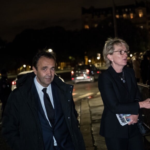 Claude Chirac très émue et son mari Frédéric Salat-Baroux ont tenu à remercier les Français qui faisaient la queue pour se rendre aux Invalides pour rendre un dernier Hommage à Jacques Chirac le 29 septembre 2019. © Cyril Moreau/Bestimage