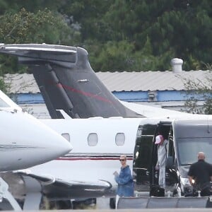 Justin Bieber et Hailey Baldwin Bieber se rendent en Caroline du Sud pour célébrer leur mariage le 28 septembre 2019. Justin sortait tout juste d'une clinique de soins pour la peau.