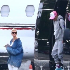 Justin Bieber et sa femme Hailey Baldwin Bieber prennent un jet privé à Los Angeles pour se rendre à leur mariage, le 28 septembre 2019