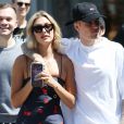 Justin Bieber et sa femme Hailey Baldwin Bieber se promènent en amoureux à The Grove dans le quartier de West Hollywood à Los Angeles, le 11 août 2019
