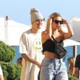 Justin Bieber et sa femme Hailey Baldwin sont allés déjeuner au restaurant Nobu à Malibu. Le couple était accompagné de leur entourage.