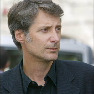 Antoine de Caunes aux obsèques de Georges de Caunes le 2 juillet 2004 à La Rochelle.