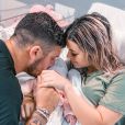 Kevin Guedj avec sa compagne Carla et leur fille Ruby le jour de l'accouchement, le 1er octobre 2019, sur Instagram