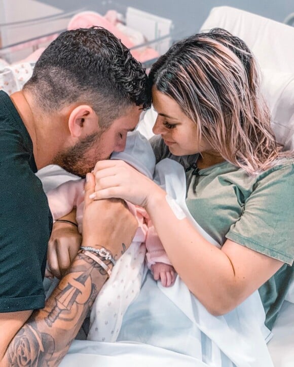 Kevin Guedj avec sa compagne Carla et leur fille Ruby le jour de l'accouchement, le 1er octobre 2019, sur Instagram