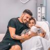 Kevin Guedj et Carla Moreau à l'hôpital, le jour de l'accouchement de leur fille Ruby, le 1er octobre 2019, sur Instagram
