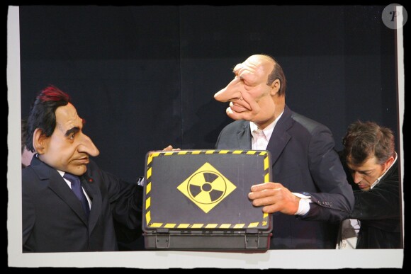 Les marionnettes de Nicolas Sarkozy et de Jacques Chirac, sur le plateau des "Guignols de l'Info" de Canal Plus, à Paris, le 16 juin 2007. © Alain Guizard/Bestimage