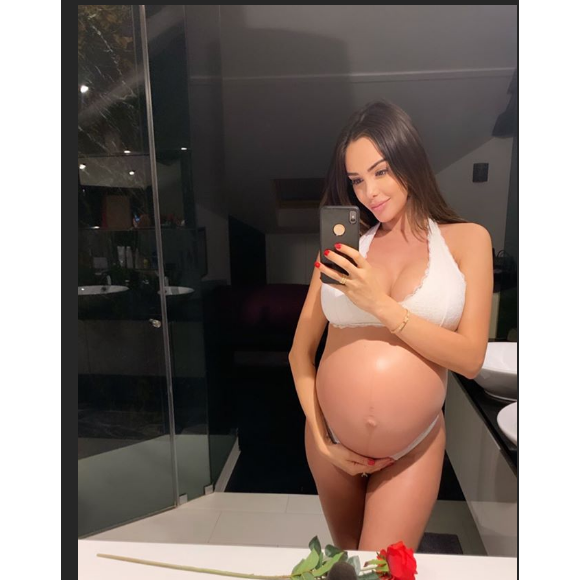 Nabilla Benattia, enceinte de son premier enfant, pose sur Instagram, le 26 septembre 2019