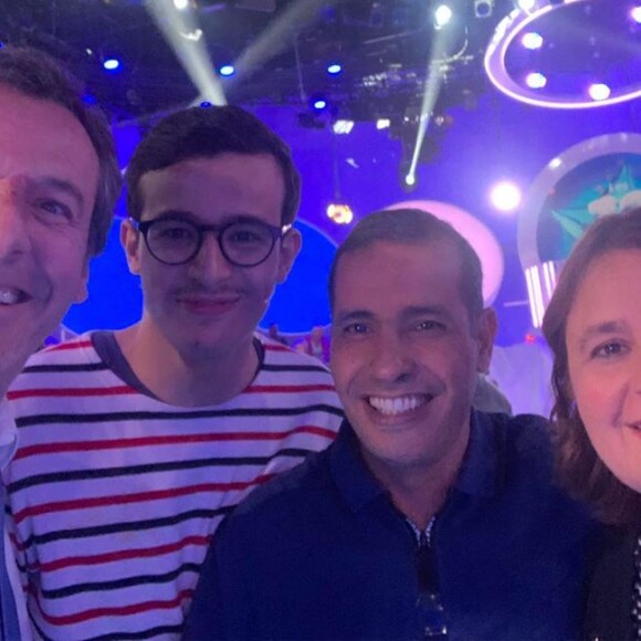 Jean-Luc Reichmann avec Paul et ses parents sur le plateau des "12 Coups de midi", le 18 septembre 2019