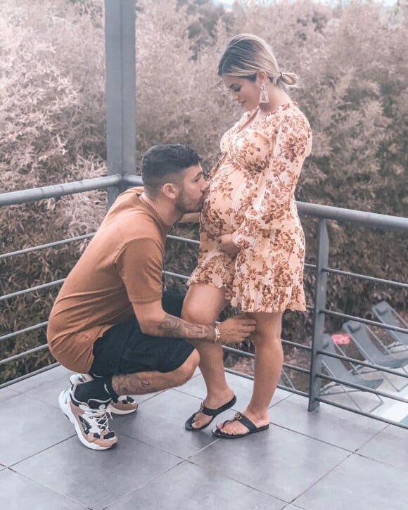 Carla Moreau enceinte et divine avec Kevin Guedj, sur Instagram, le 30 septembre 2019
