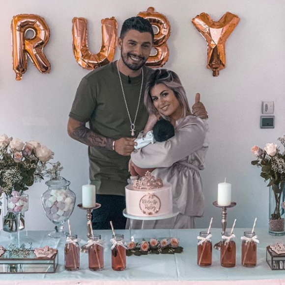 Kevin Guedj et Carla Moreau, parents d'une petite Ruby, sur Instagram le 9 octobre 2019.
