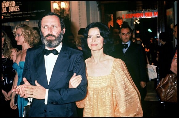 Michel Drach et Marie-José Nat en 1977 au Festival de Cannes.