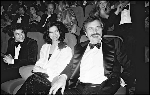 Marie-José Nat entre Francis Perrin et Victor Lanoux en 1979 au Festival de Cannes.