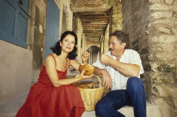 Marie-José Nat et Victor Lanoux à Bonifacio en Corse en juillet 1987