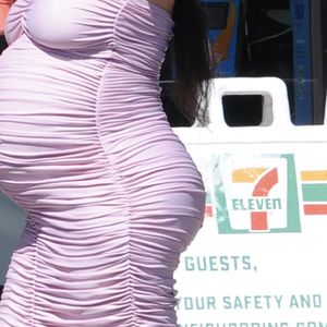 Exclusif - Amber Rose enceinte est allée faire du shopping dans la boutique "The Coop" avec sa mère Dorothy et son compagnon Alexander Edwards à Studio City, le 1er septembre 2019.