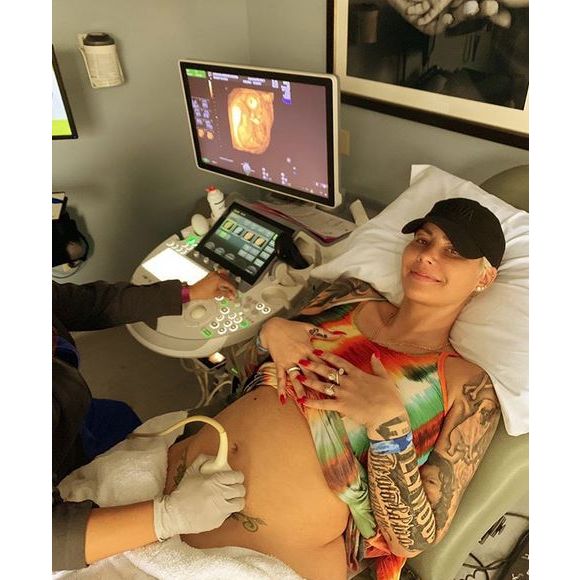 Amber Rose est enceinte. Elle attend son deuxième enfant, le premier avec son compagnon Alexander Edwards. Avril 2019.
