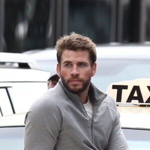 Exclusif - Liam Hemsworth sur le tournage du film Dodge and Miles dans la ville de Toronto au Canada, le 6 octobre 2019