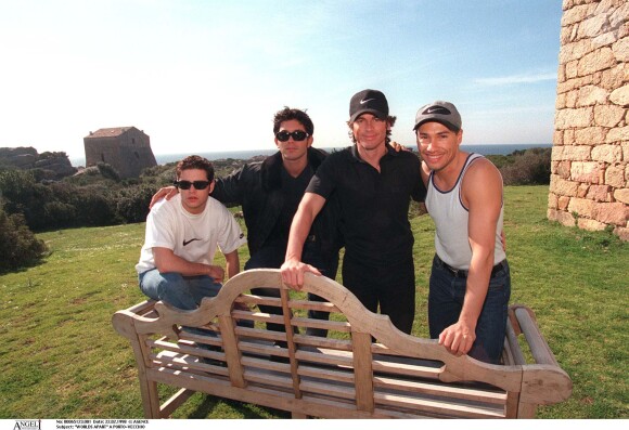 Les Worlds Apart en 1998