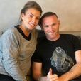 Wayne Rooney pose avec sa femme Coleen sur Instagram le 18 août, quelques heures après avoir annoncé l'arrivée prochaine d'un 4e enfant.