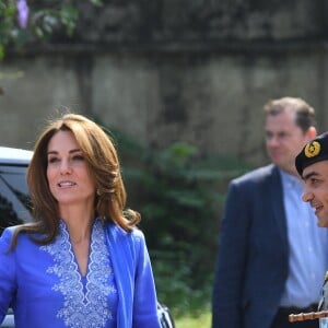 Kate Middleton et le prince William visitent une école à Islamabad, au Pakistan, le 15 octobre 2019.