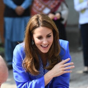 Kate Middleton et le prince William visitent une école à Islamabad, au Pakistan, le 15 octobre 2019.