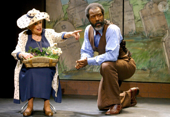 Micheline Dax et Jean-Michel Martial dans la pièce "Miss Daisy et son chauffeur, au théâtre St-Georges.