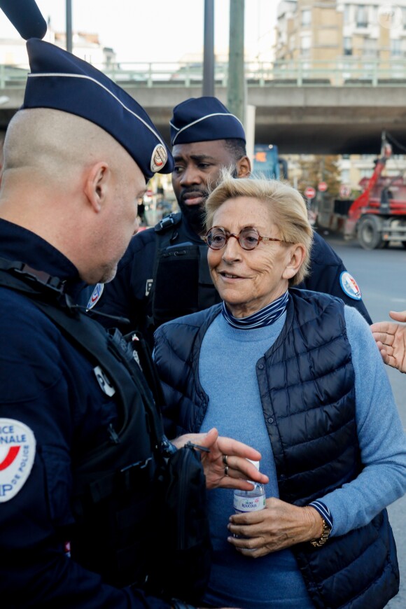 Isabelle Balkany arrive au tribunal de Paris pour entendre le verdict du procès pour blanchiment à grande échelle le 18 octobre 2019. Son mari, Patrick Balkany a refusé de sortir de prison pour assister à l'audience. © Christophe Clovis / Bestimage
