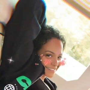 Christina Milian montre son baby bump dans le tourbus du "Pyramide Tour"- 19 octobre 2019.