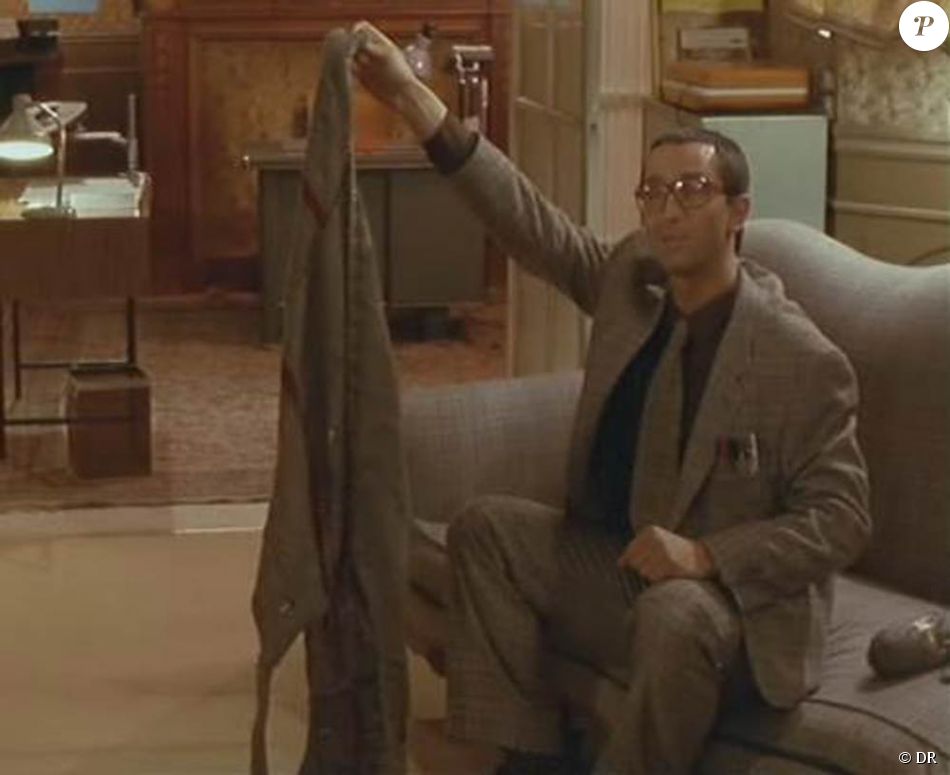 Scene Du Film Le Pere Noel Est Une Ordure Pierre Decouvre Son