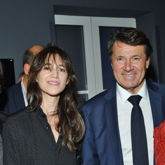 Yvan Attal, sa compagne, Charlotte Gainsbourg, Christian Estrosi, le maire de Nice, et sa femme Laura Tenoudji Estrosi durant la soirée d'ouverture de la 1ere éditon du Festival Ciné Roman à Nice le 23 octobre 2019. © Bruno Bebert/Bestimage