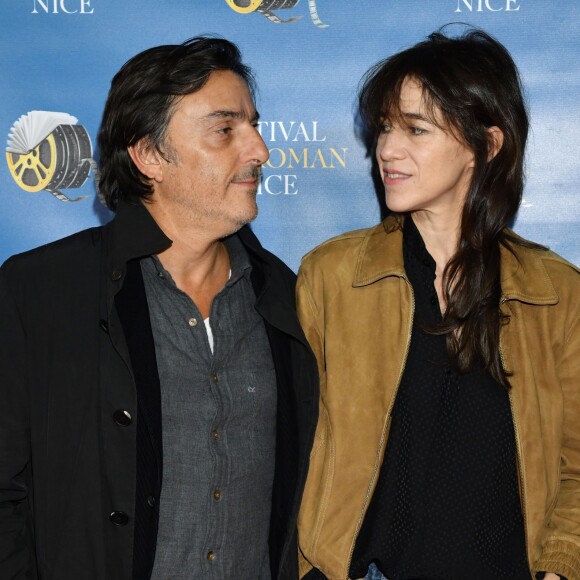 Yvan Attal et sa compagne Charlotte Gainsbourg durant la soirée d'ouverture de la 1ere éditon du Festival Ciné Roman à Nice le 23 octobre 2019. © Bruno Bebert/Bestimage