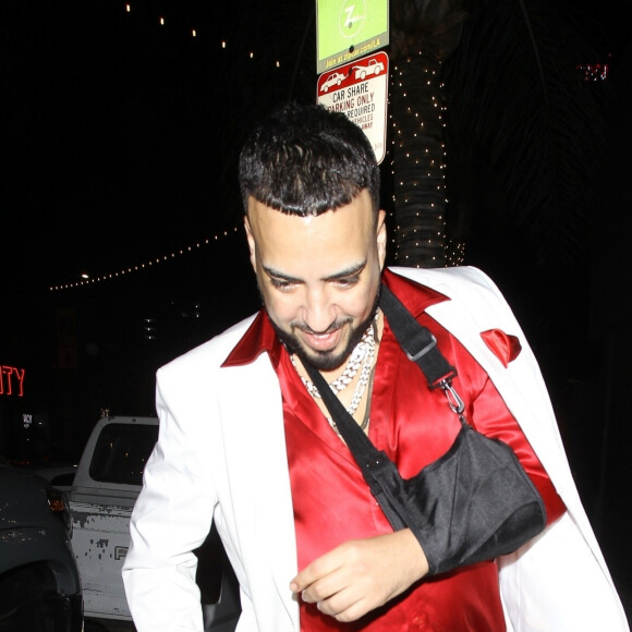 French Montana arrive à l'anniversaire de Drake et montre aux photographes le cadeau qu'il lui offre. Selon lui, il vaut 175 000 dollars! Los Angeles, le 24 octobre 2019.24/10/2019 - Los Angeles