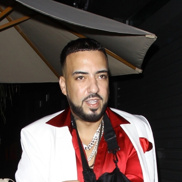 French Montana arrive à l'anniversaire de Drake et montre aux photographes le cadeau qu'il lui offre. Selon lui, il vaut 175 000 dollars! Los Angeles, le 24 octobre 2019.24/10/2019 - Los Angeles