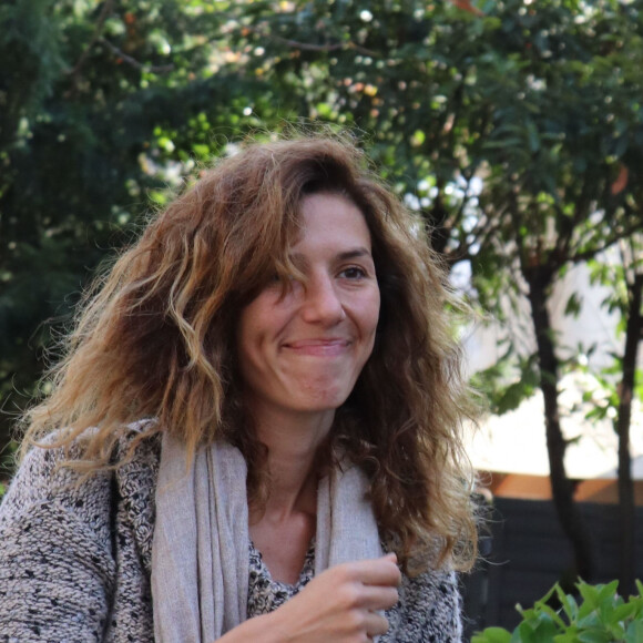 Doria Tillier - Arrivées des people pour l'enregistrement de l'émission "Vivement dimanche" à Paris le 21 octobre 2019.